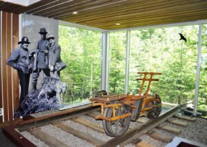 lakesuperiorpp visitorcentre 300x213